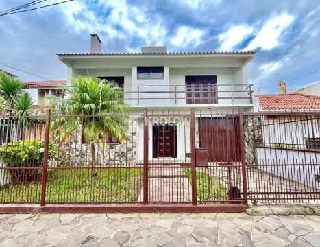 CASA 4 DORMITÓRIOS SENDO 1 SUITE | PELOTAS