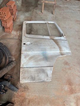 Porta Mercedes 710