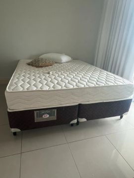 Cama Box Queen castor 