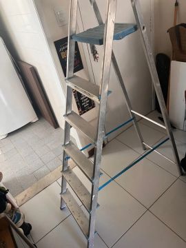 Escada de Alumínio 6 Degraus