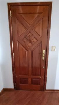 Porta de entrada em madeira completa 