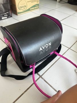 Bolsa Avon Preta com Detalhes Rosa