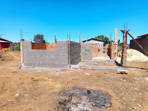 Terreno com casa já começada jardim aeroporto 