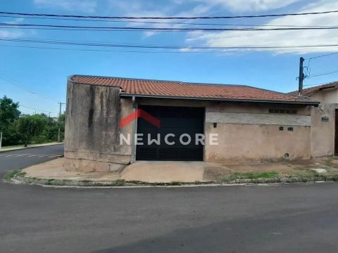 Casa em Rua Pedro Roza da Silva - Conjunto Habitacional Leandro Alarcão Dias - Botucatu/SP