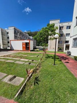 Apartamento em Condomínio Fechado com Piscina