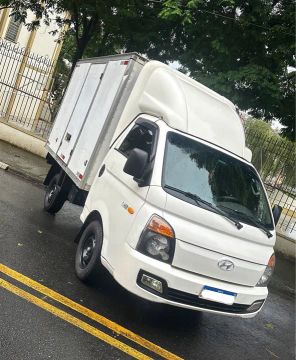 CaminhãoHR Baú refrigerada 2015