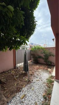 Alugo casa gigante para moradia ou fins comerciais 