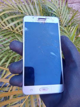 Celular Samsung Galaxy J5 - Retirada de peças