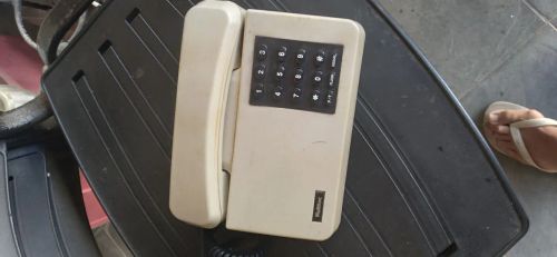 Telefone Fixo de teclas antigo 