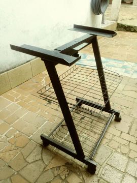Carrinho para TV bom estado