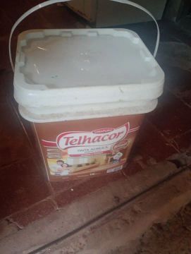 Vendo tinta acrílica na cor Erva Doce