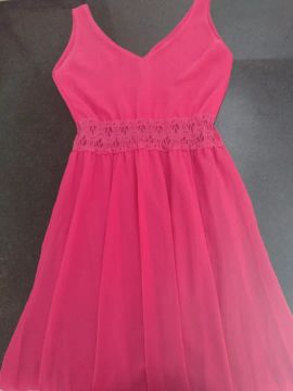 Vestido Rosa de Chiffon com Detalhe em Renda