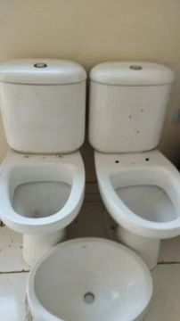 Vendo 02 Vasos sanitário com Caixa Acoplada celite e 01 pia Celite