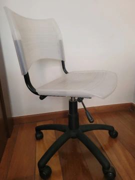 Cadeira escritório transparente com rodinhas