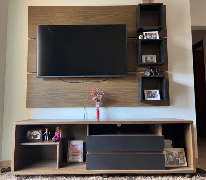 Rack para TV com Painel em Madeira