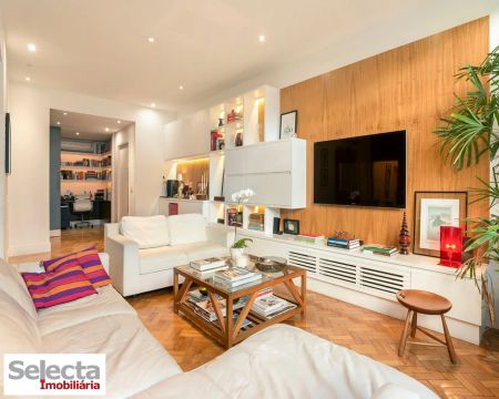 Apartamento impecável com 155m², todo reformado com vaga na garagem.