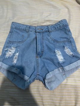 Short Jeans Destroyed Cintura Alta