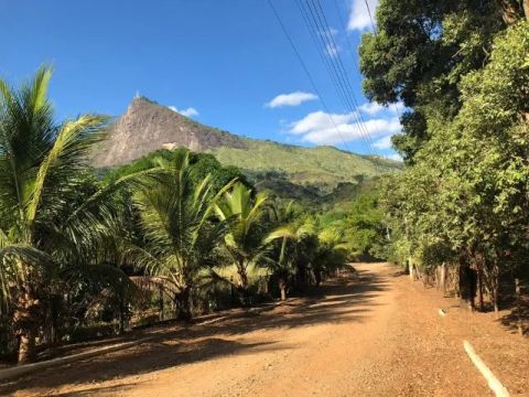 Área de 1280m2