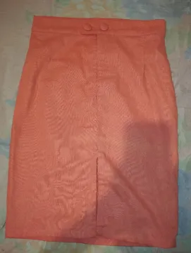 Saia Lápis Coral com Detalhes