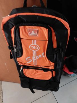 Mochila esportiva T60 Laranja, suporta até 60 kilos 