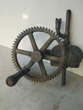 Bomba de óleo antiga 