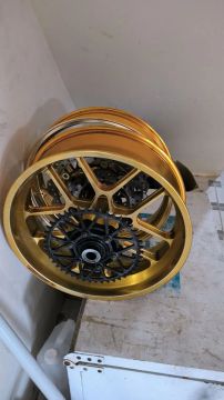Roda de liga leve dourada para moto CBR 600 rr