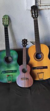 Vendo 2 violão e um cavaquinho Os 3 pô  900