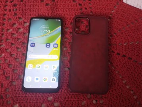 Celular Moto E13