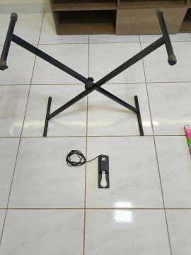 Suporte para teclado X e pedal de sustain