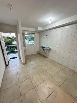 Apto/Quitinete, com 1 quarto, cozinha bem ampla, lavanderia, e bwc, próx. Derosso e Shop. 