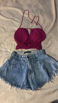 Conjunto Top Cropped roxo e Short Jeans Desfiado