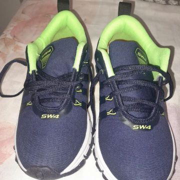 Tenis infantil novo n.32