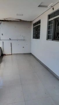 Casa com 2 quartos e 1 banheiro