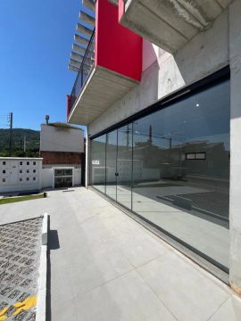 Sala para locação anual no centro de Garopaba