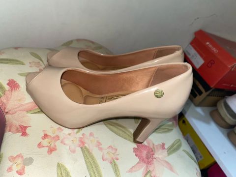 Sandália Peep Toe Salto Alto Bege