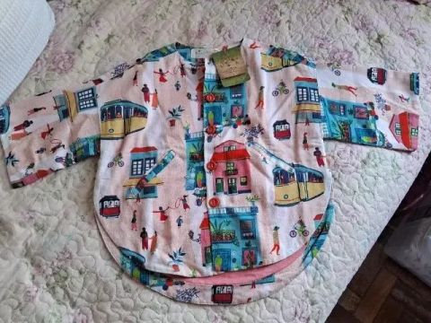 Casaco Infantil Estampa Lisboa Fábula - Tamanho 10 Anos