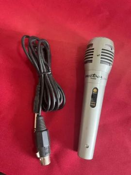 Microfone novo com fio Britânia 