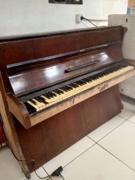 Piano de cauda antigo funcionando - ideal para colecionadores