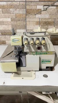 Máquina de costura overlock Industrial 4 fios.