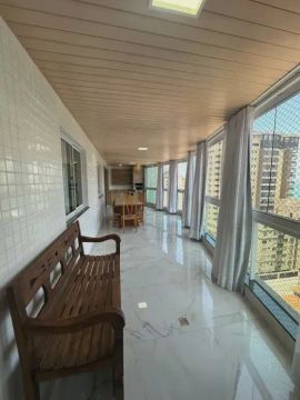 \Apartamento com 4 Quartos sendo 2 suites 1 quadra do mar.
