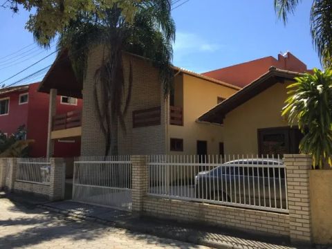 Alugo temporada Sobrado na lagoa da Conceição, com 2 suíte, mais 1 quarto, garagem para 3 