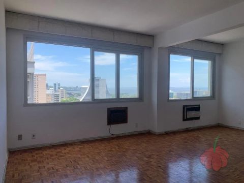 Apartamento com 03 dormitórios, com uma suíte, na Duque de Caxias