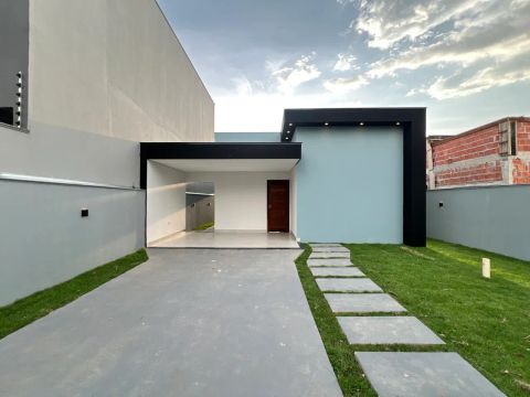Casa no Jardim Boungainville
