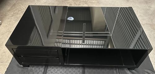 Mesa de centro laqueada com duas gavetas e Tampa vidro laqueado