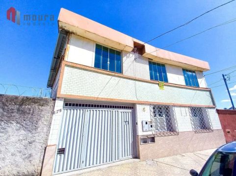 Meggliolário - Casa 3 quartos e 3 kitnets anexas