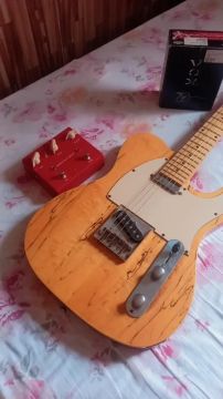 Guitarra Condor CT - 10SM + Pedal Vox Satchurator Joe Satriani