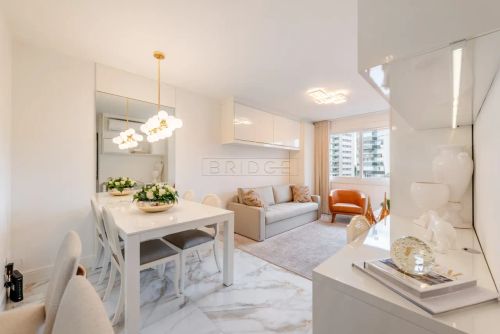 Apartamento mobiliado, 1 suíte, 2 vagas
