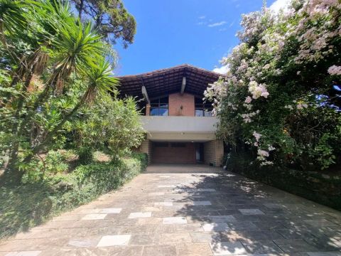 Casa com 4 quartos na Pampulha