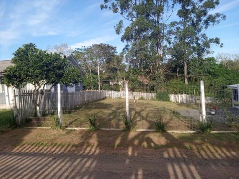 Terreno com cerca, pronto para construir!