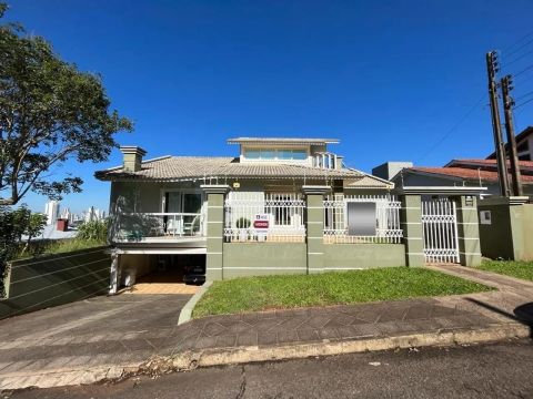 Casa à venda 4 Quartos, 1 Suite, 3 Vagas, 390M², Presidente Médici, Chapecó - SC